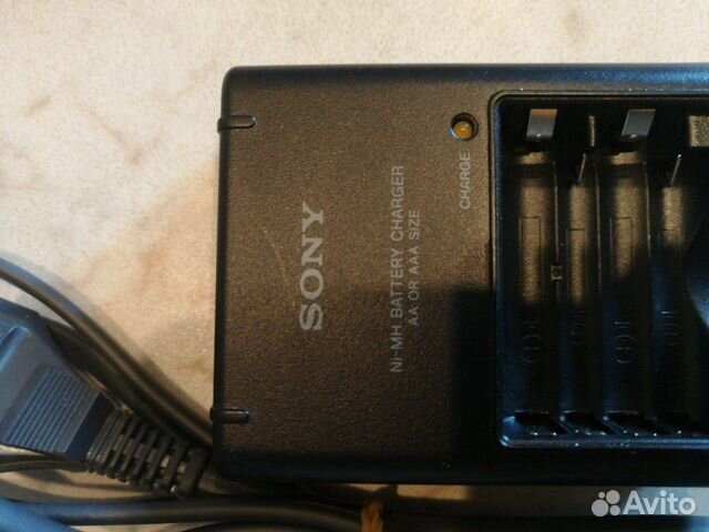 Зарядное устройство Sony одновременно для аа и ааа Зарядное устройство Sony одновременно для аа и ааа