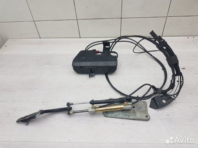 Доводчик крышки багажника Mercedes Ml W164