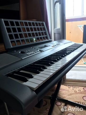 Синтезатор с автоаккомпанементом Yamaha PSR-R300