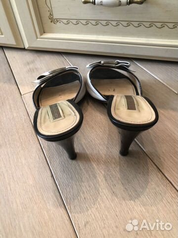 Босоножки на каблуках