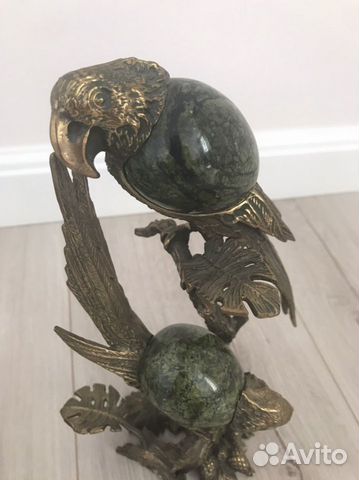 Статуя птиц