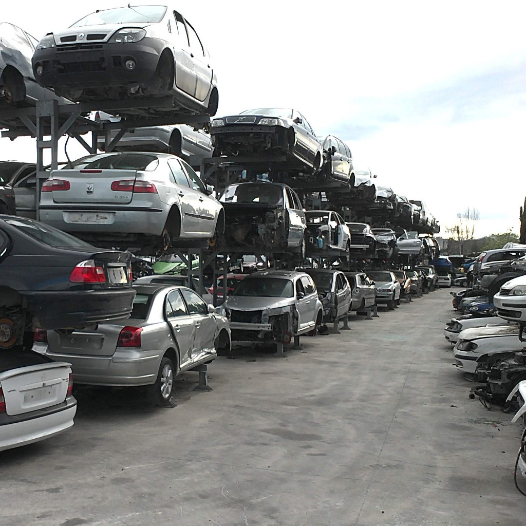 Авторазборки ваз. Авторазбор. Машина в разборе. Авторазборка бмв. Авторазбор ваз.