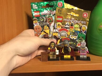 Lego minifigures 10-11