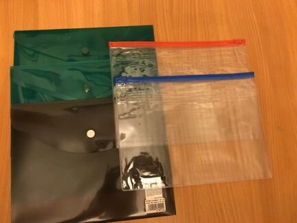 Конверт на кромке и молнии