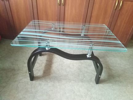 Журнальный стол со стеклом