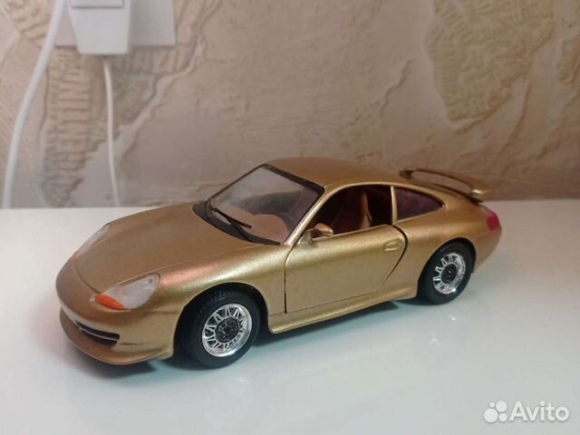 Модель 1:24 Porsche Carrera 911 1997