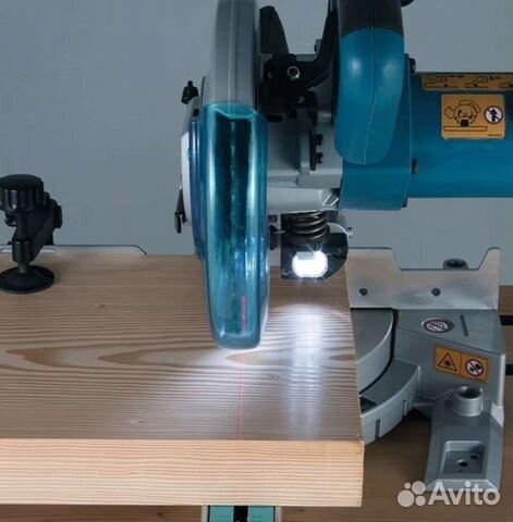 Торцовочная пила Makita ls0815fln