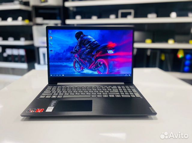 Lenovo/ Ryzen 3/DDR4-4Gb/SSD-240Gb/Vega3