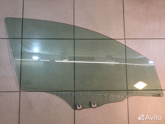 Стекло двери передней правой Мазда 3 (BK)