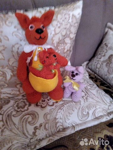 Вязаная крючком игрушка Мама Кенгурушка
