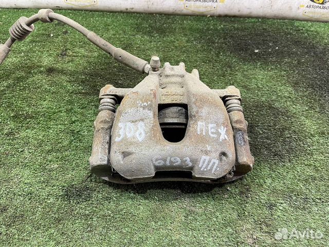 Суппорт передний правый Peugeot 308 1.6 EP6 2011