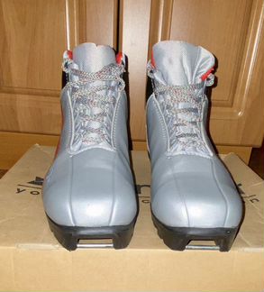 Лыжи и лыжные ботинки