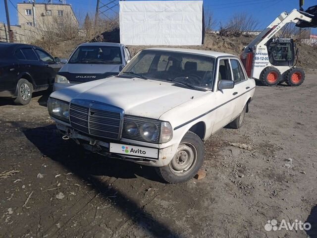 Mercedes-Benz W123 2.3 МТ, 1982, битый, 300 000 км