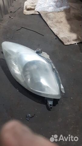 Левая передняя фара Yaris