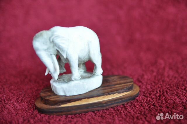 Статуэтка из кости. Слоненок