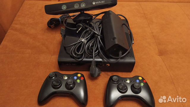 Xbox 360 e 70 игр кинект