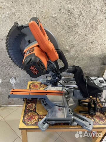 Торцовочная пила с протяжкой Black&Decker BES710