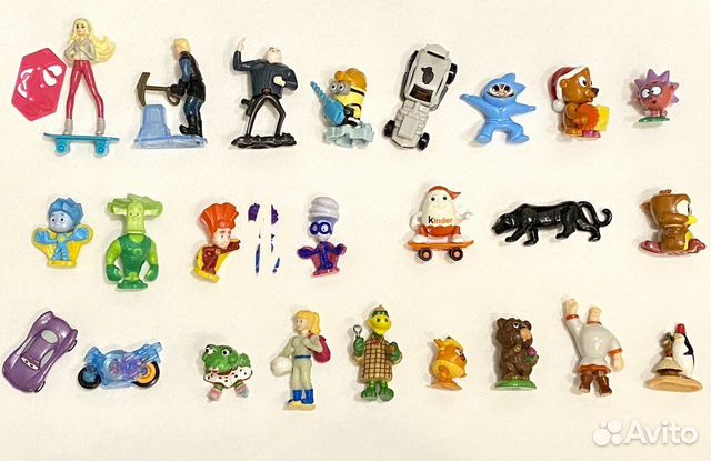 Пакетом игрушки из киндера