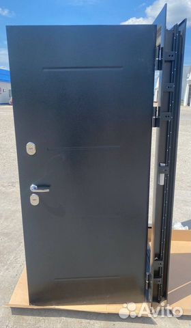 Дверь входная с терморазрывом с зеркалом