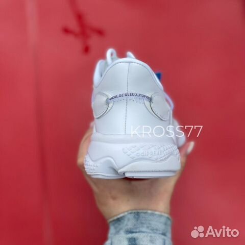 Кроссовки Adidas Ozweego белые