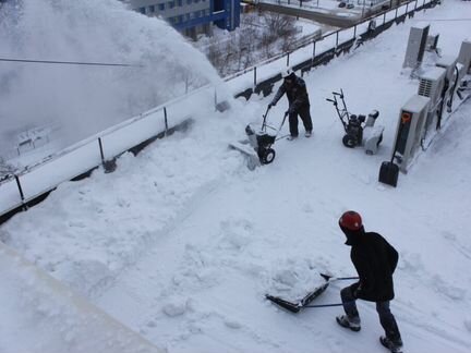 Уборка снега с крыш, коттеджей, загородных домов