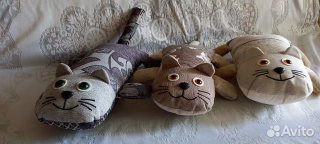 Подушки-игрушки зайцы, коты и др