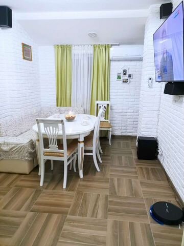 4-к. квартира, 105 м², 6/6 эт.