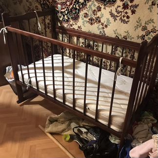 Детская кроватка с матрасом