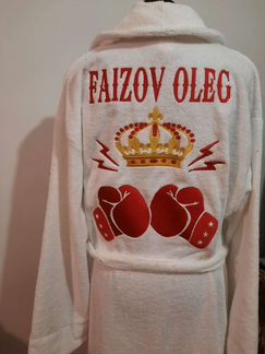 Махровый халат с вышивкой