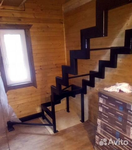 Открытая лестница в дом на 90 градусов