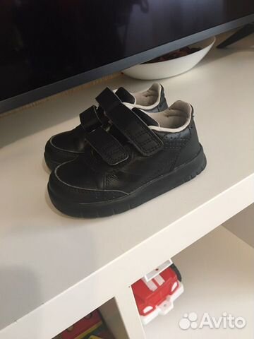 Кроссовки adidas