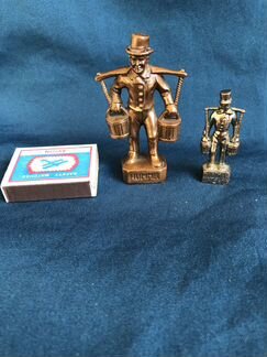 Фигура водоноса бронза