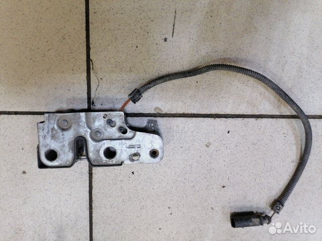 Замок капота Volkswagen Golf Plus 5