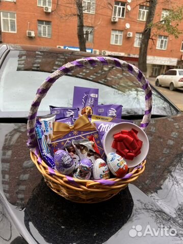 Корзина со сладостями на подарок
