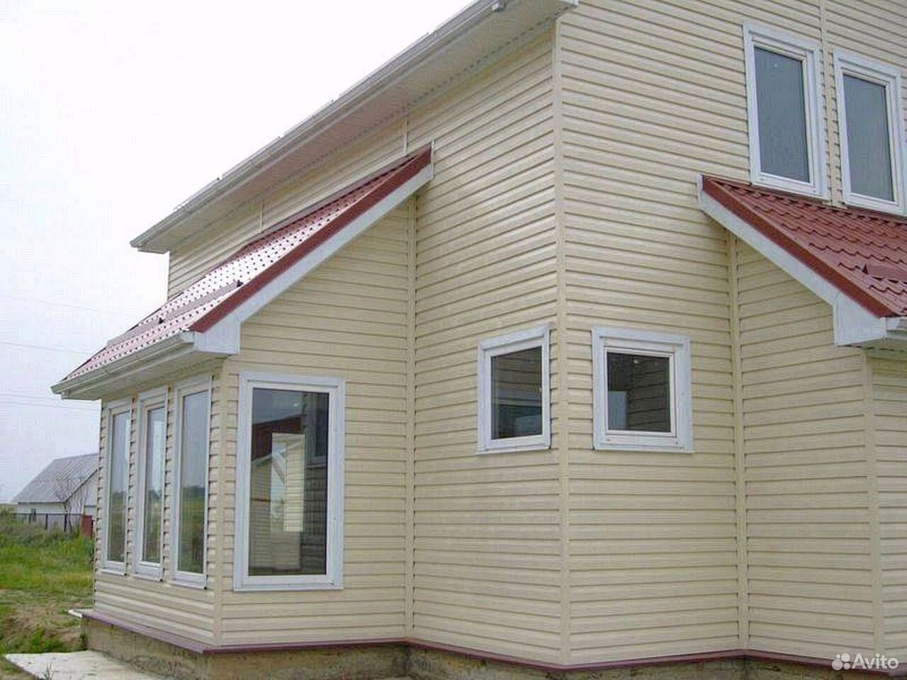 Дом обшитый сайдингом слоновая кость