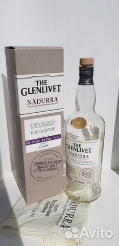 Коробка и бутылка коллекционная