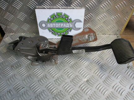 Педаль тормоза Ford Focus 3 2012г
