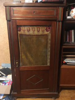 Старинная горка шкаф