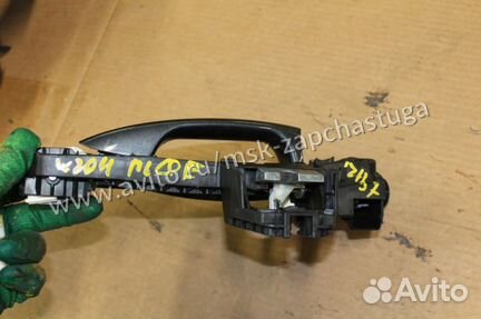 Ручка двери нaружная левая передняя Mercedes C-kla