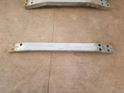 Усилитель бампера передний Nissan Note E11