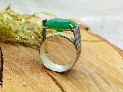 Серебряное кольцо с зеленым агатом