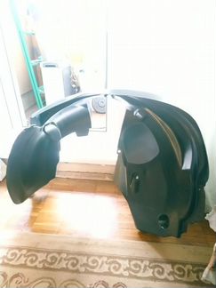 Передний левый подкрыльник