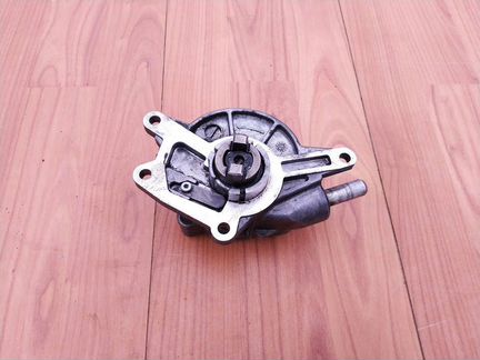 Вакуумный насос двигателя OM 642 Mercedes