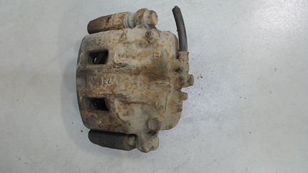 Суппорт левый передний Mitsubishi Pajero, 2007