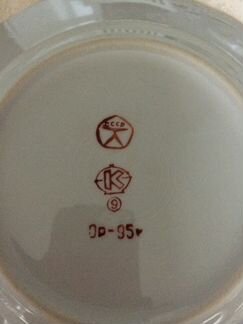 Тарелки и блюдца