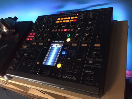 Микшерный пульт Pioneer DJM 2000