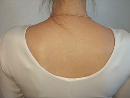 Женское платье бежевое