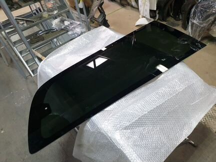Стекло боковое Mercedes Benz V class A4476705700