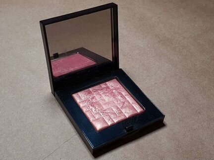 Хайлайтеры и румяна Tom Ford, Becca и Bobbi Brown