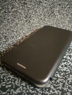 Для iPhone X: строгий кейс-обложка